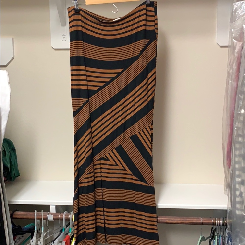 Long skirt-brown/black